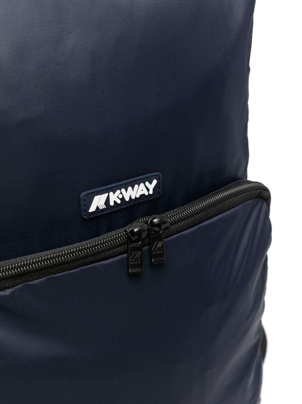 Zaino con zip frontale e dettagli arancioni K4112XW K89 K-WAY
