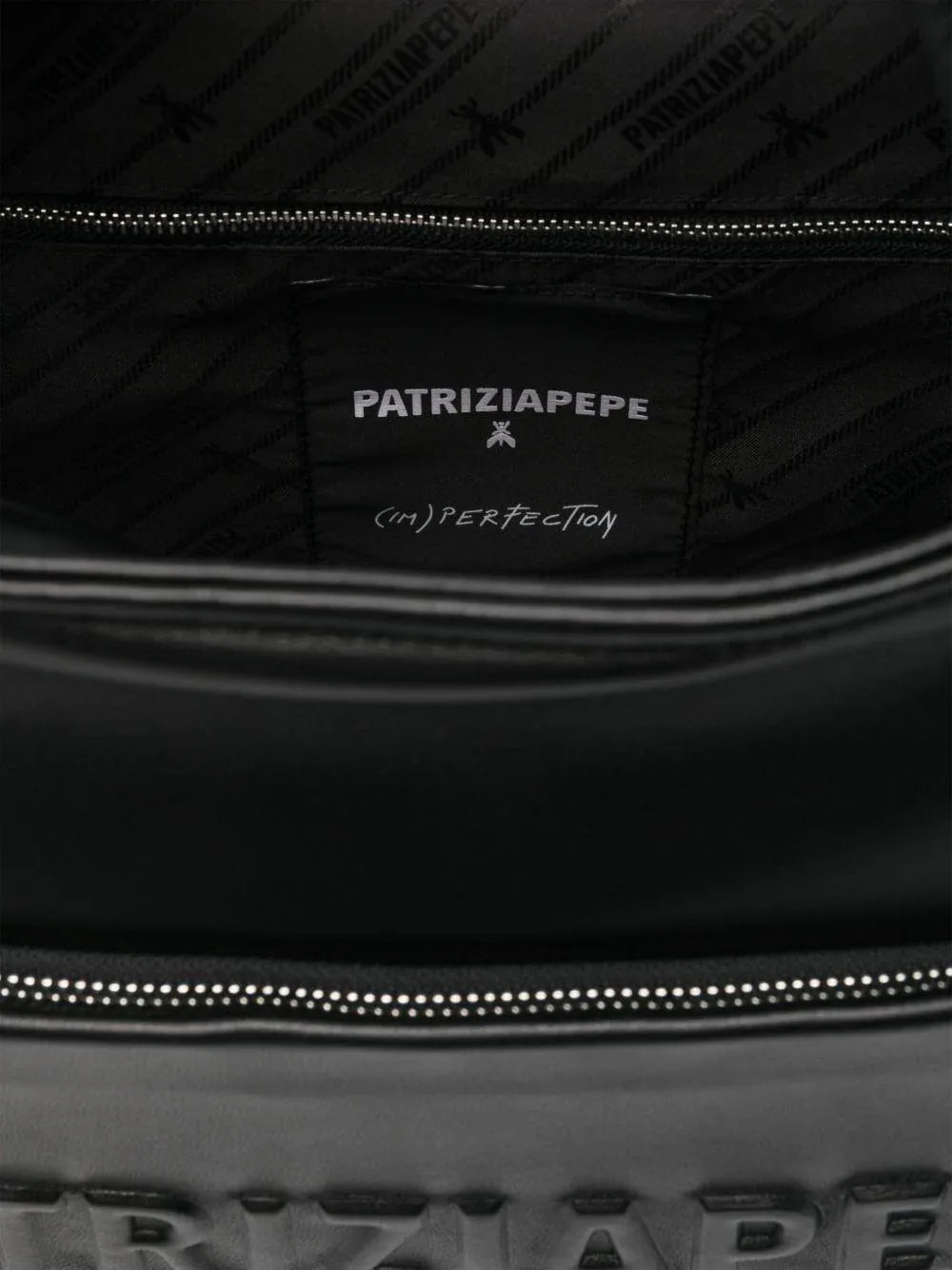 Borsa a tracolla nera con logo in rilievo - Preludio Moda