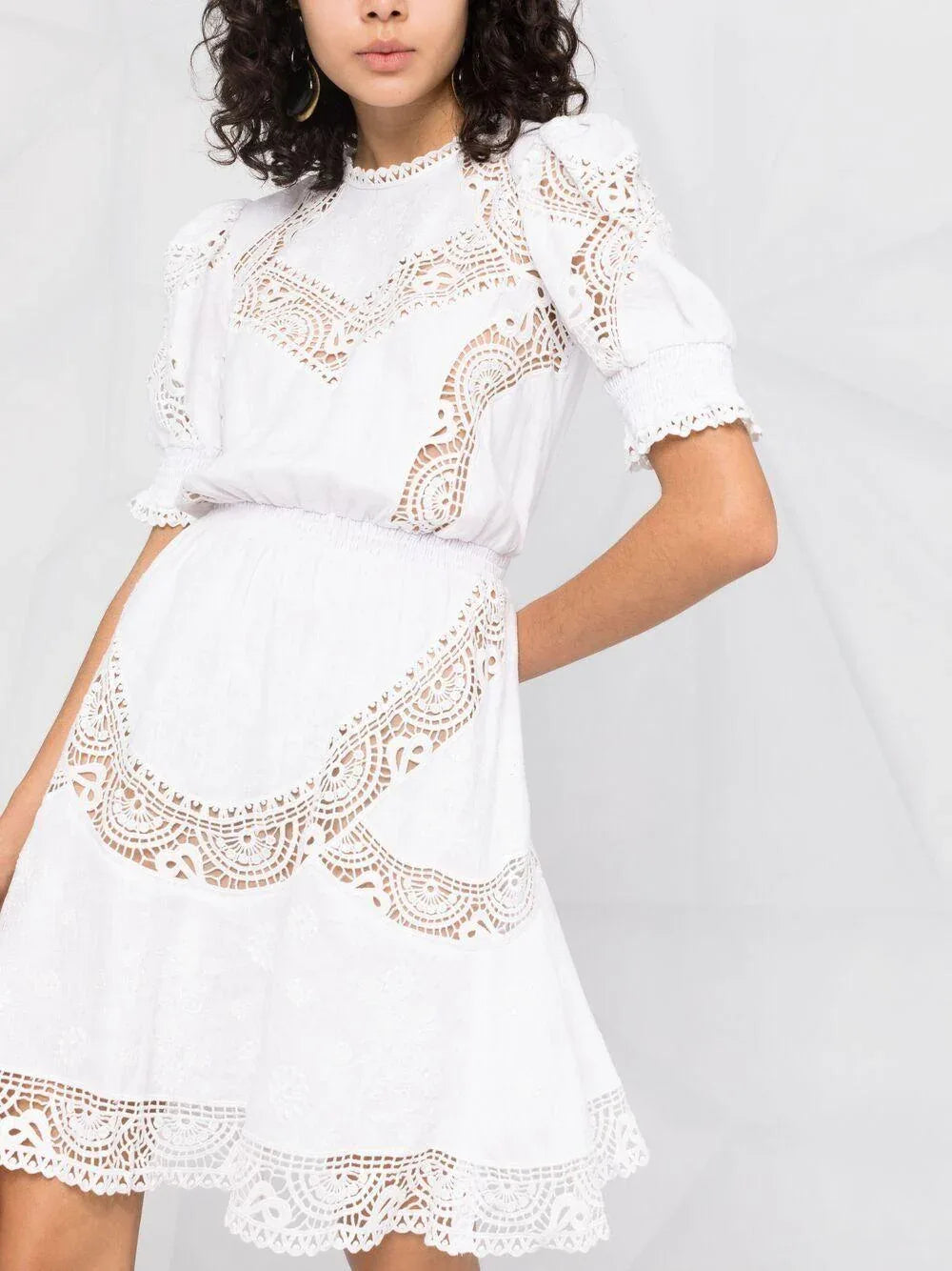 Abito bianco con ricami traforati in pizzo - Preludio Moda