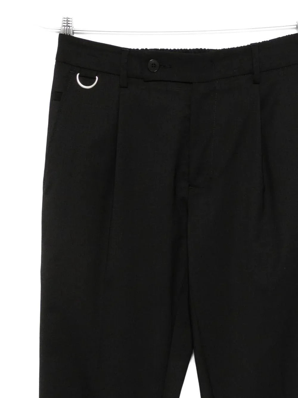 Pantaloni neri dritti con pieghe e chiusura frontale - Preludio Moda