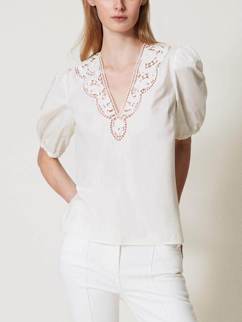 Blusa neve scollo in pizzo san gallo