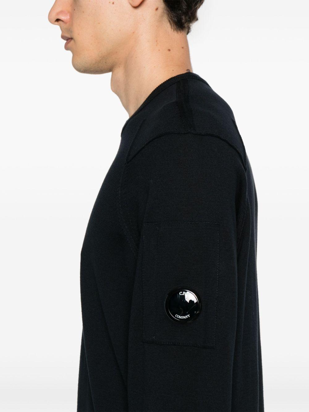 Maglione in filo blu logo lens sul braccio