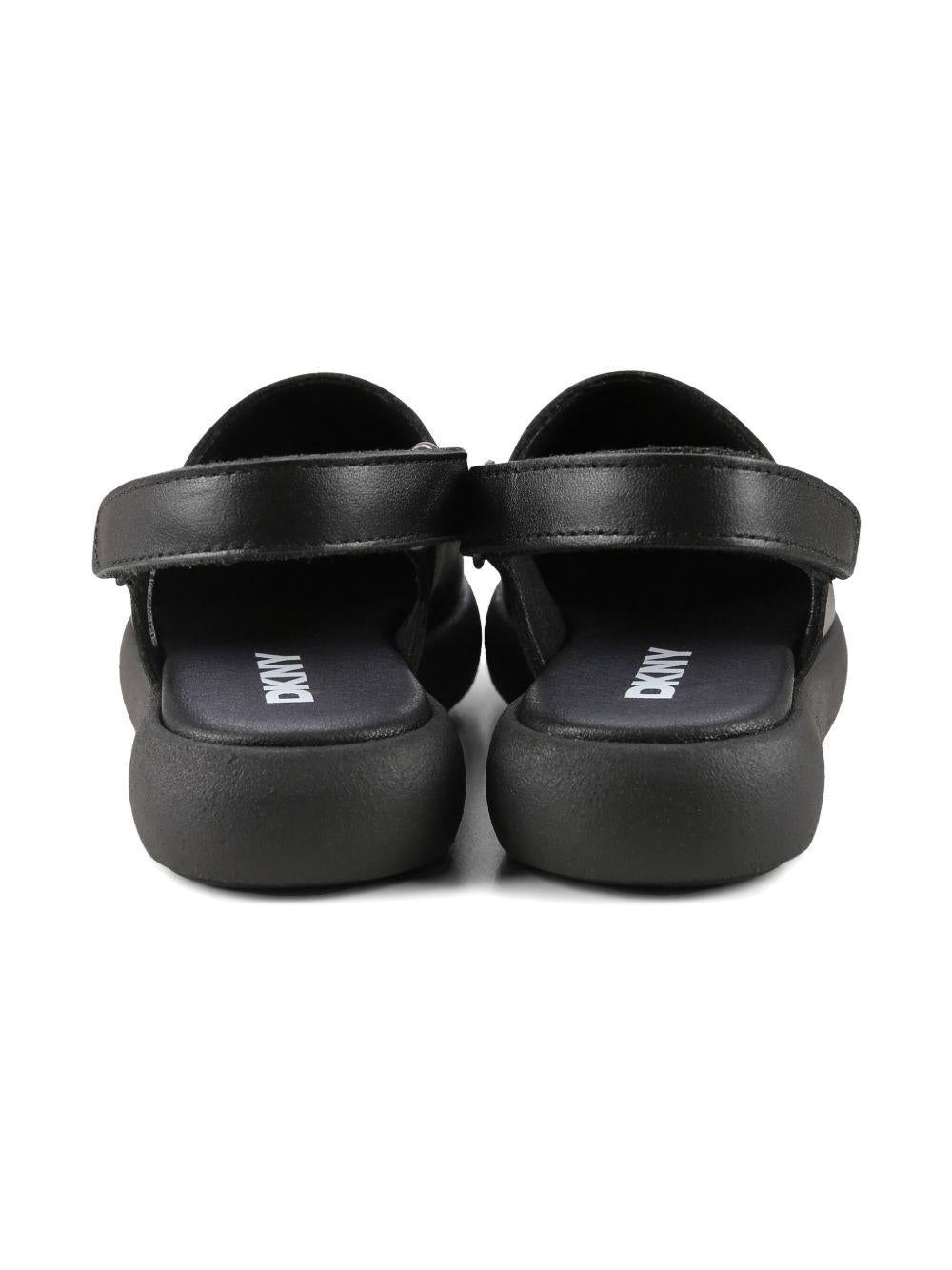 Sandali neri gommati logo inciso D62092 09B DKNY KIDS