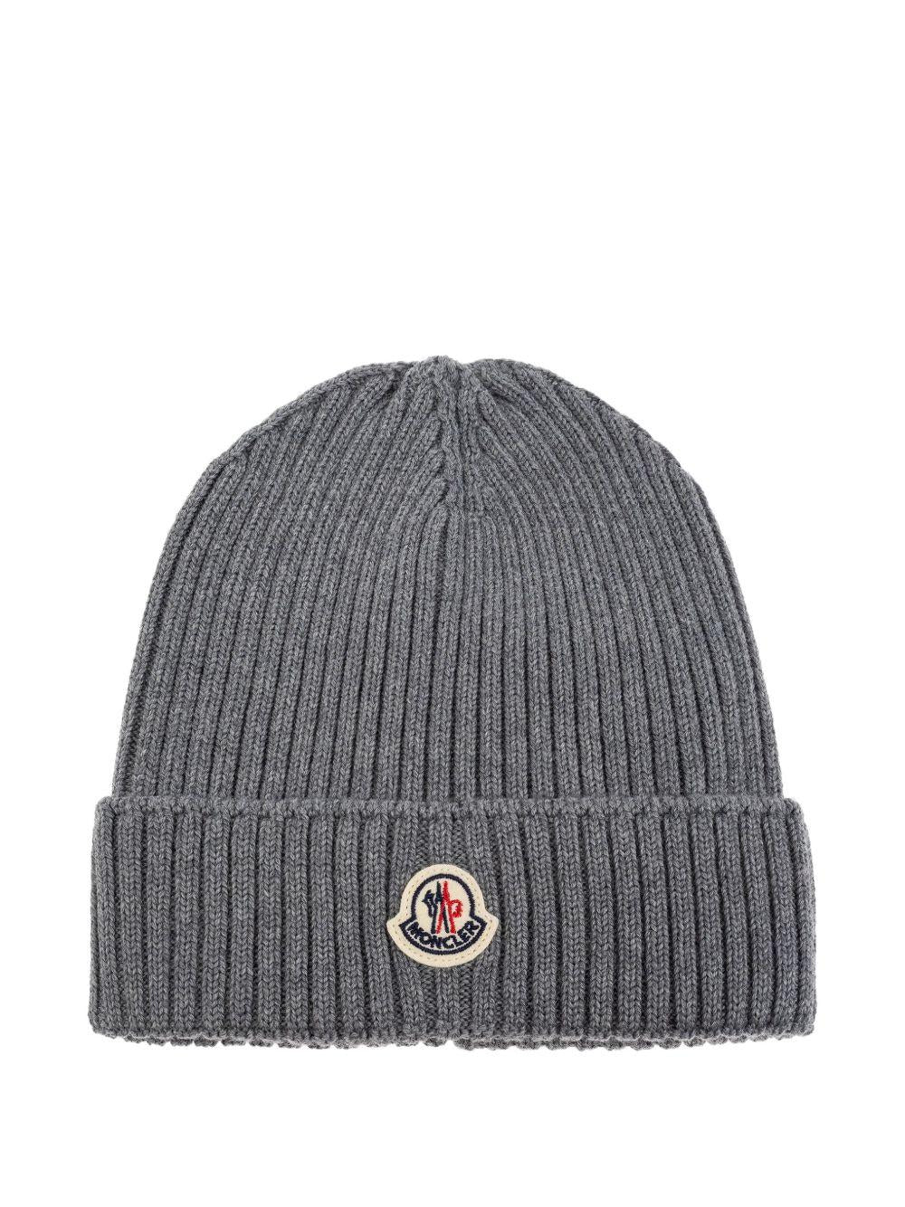 Berretto Grigio in Lana Vergine con Logo Frontale K29543B00009M1131 981 MONCLER KIDS