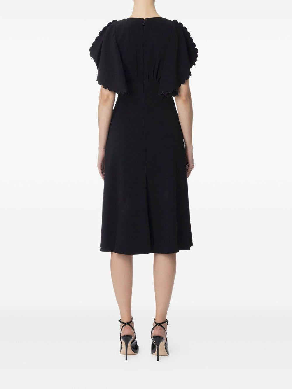 Abito nero in crêpe leggero con smerlo ricamato AB76852E2 110 ELISABETTA FRANCHI