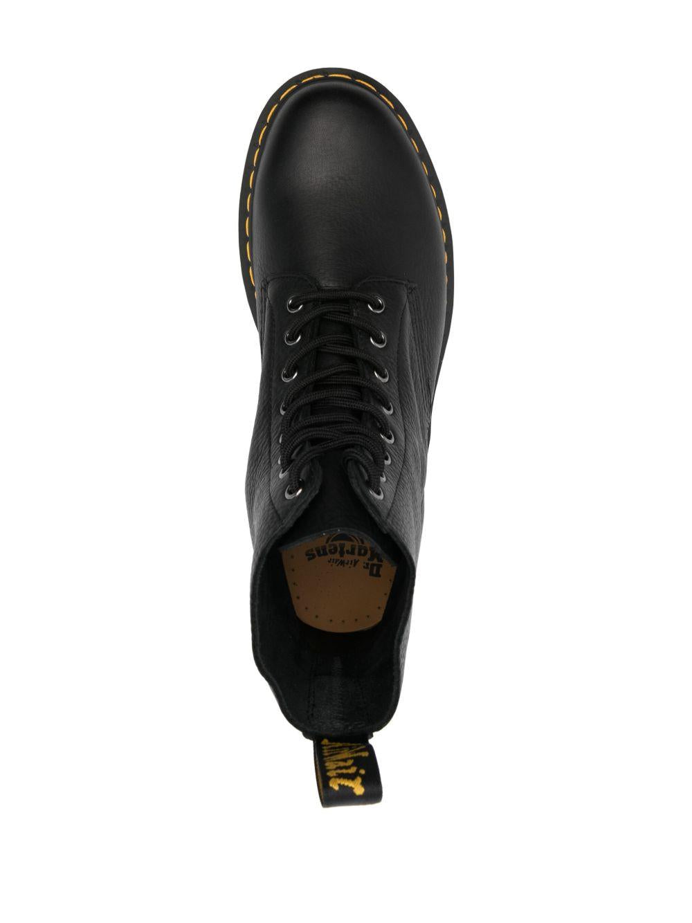 Stivaletti neri in pelle martellata con lacci alla caviglia 31981 001 DR.MARTENS