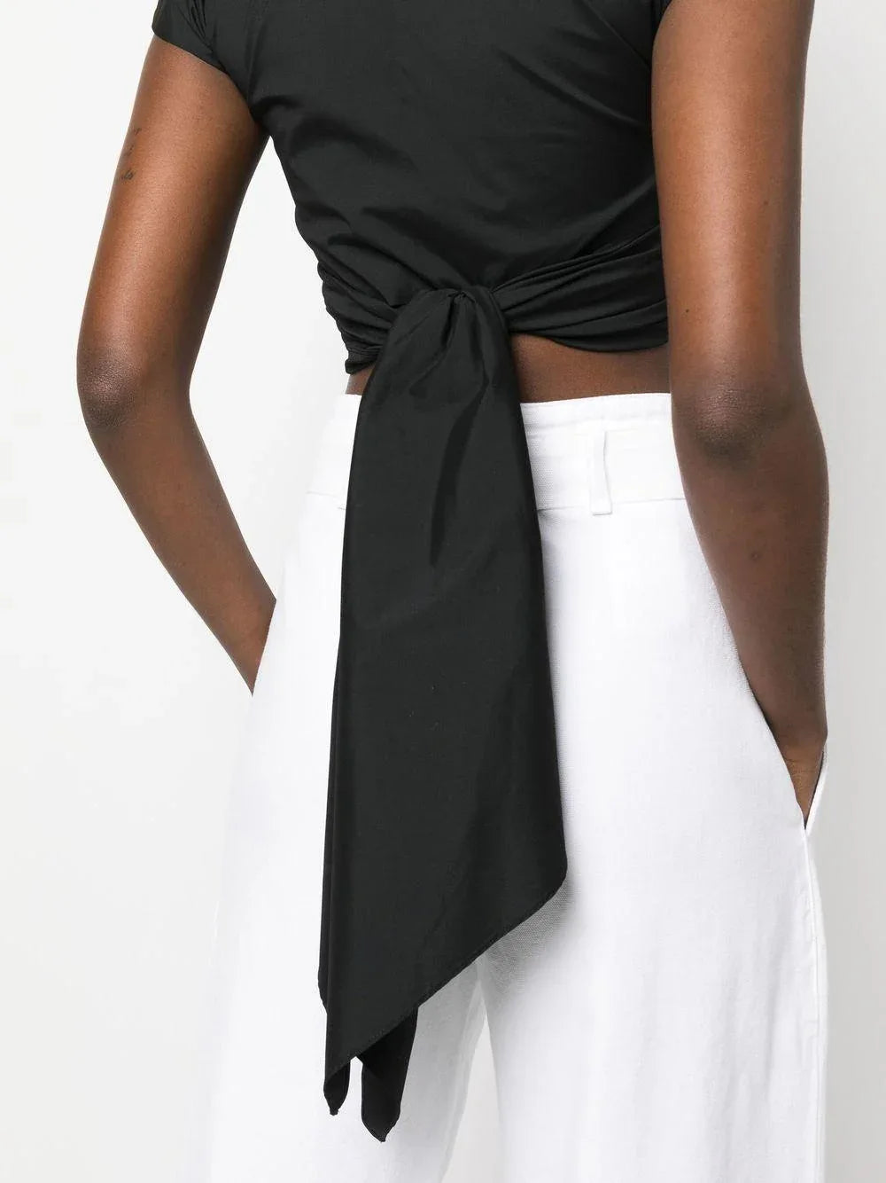 Top nero crop con fiocco - Preludio Moda