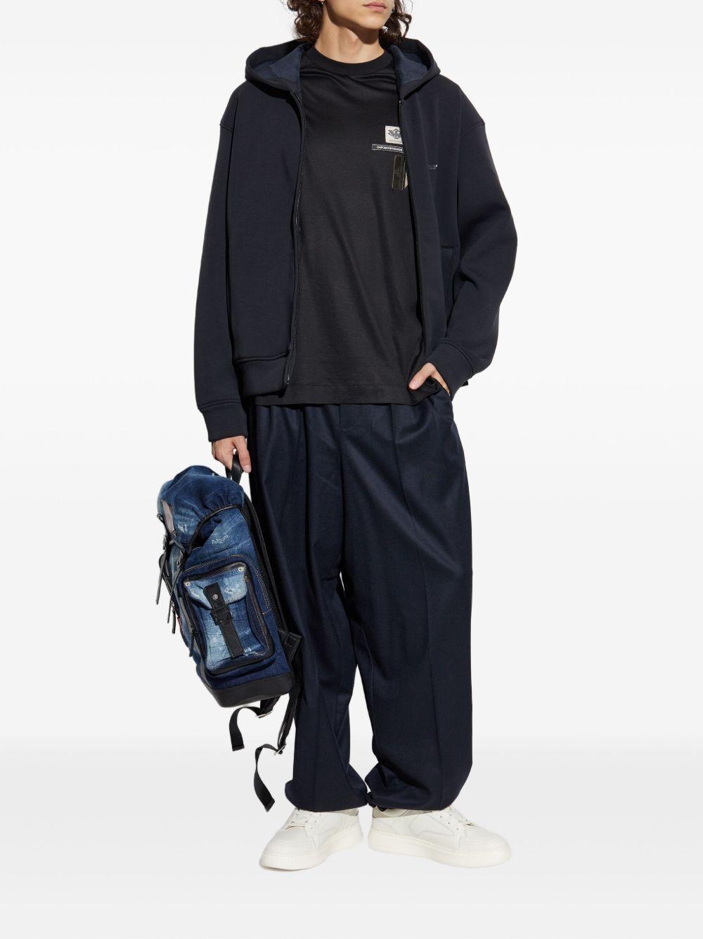 T-shirt nera con logo patch e collo a giro EM002959AF18312 UC001 EMPORIO ARMANI