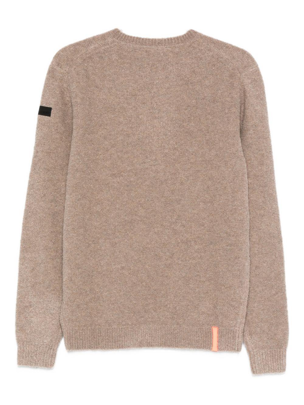 Maglione tabacco con applicazione e girocollo W25163 87 RRD