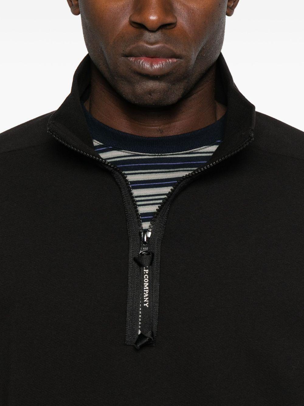 Felpa Nera con Mezza Zip e Collo Alto 19CMSS153A005086W 999 CP COMPANY