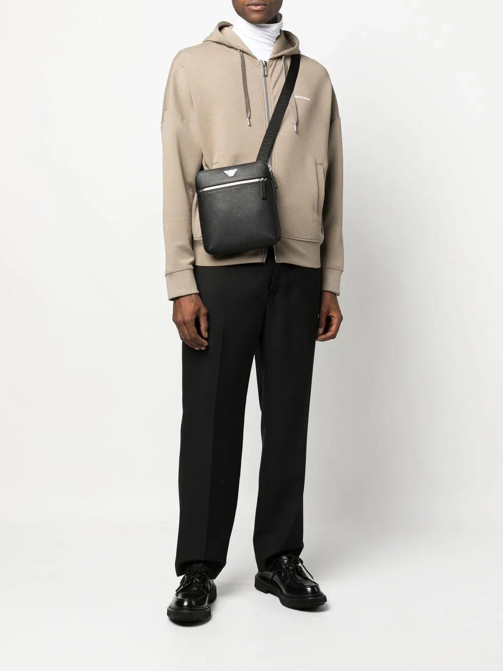 Borsello in pelle sintetica con logo e chiusura a zip - Preludio Moda