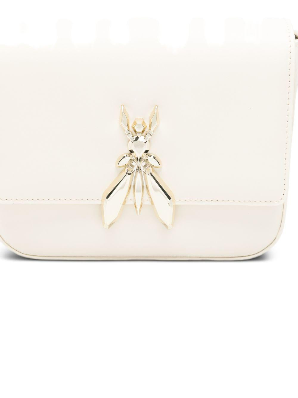 Borsa a tracolla in pelle con fibbia scultorea 8B0303L061 W405 PATRIZIA PEPE