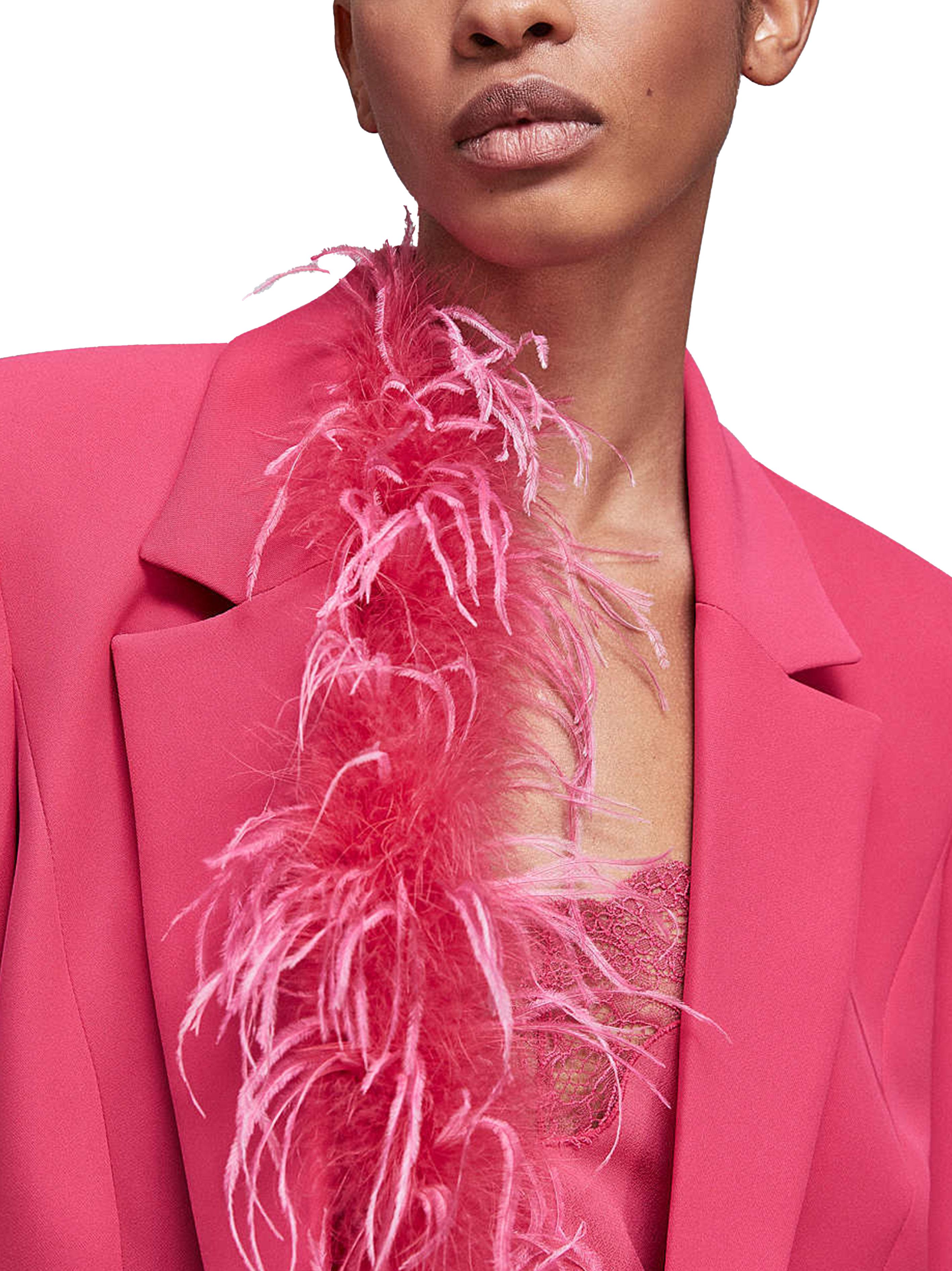 Giacca crop fucsia con piume