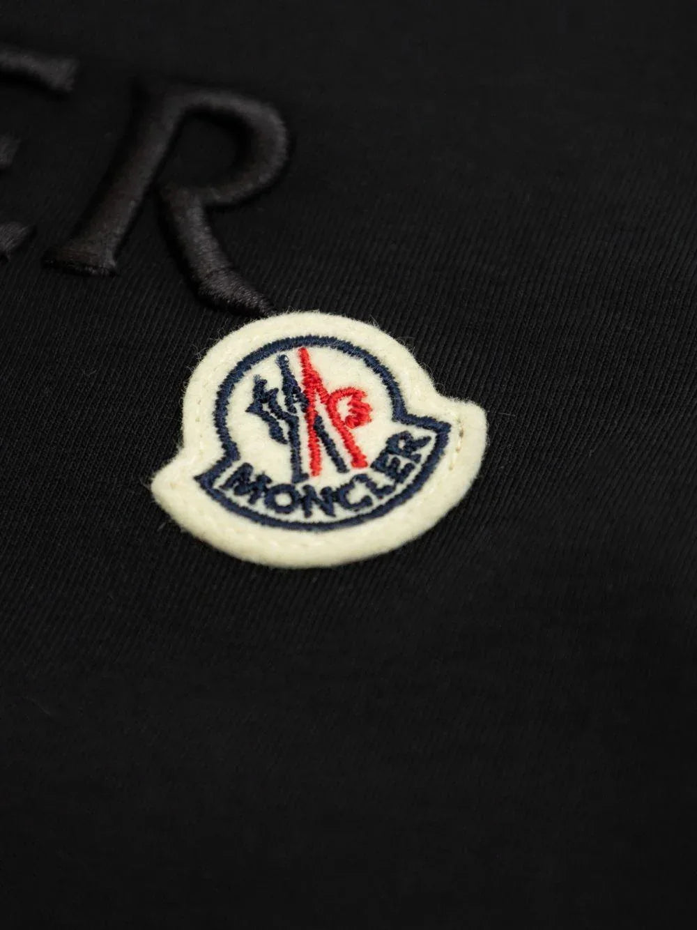 T-shirt nera logo lettering frontale - Preludio Moda