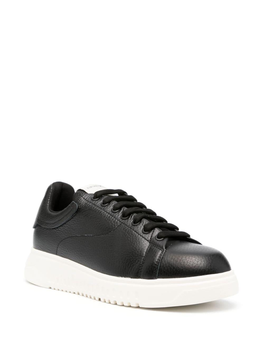 Sneakers in pelle bottolata nera