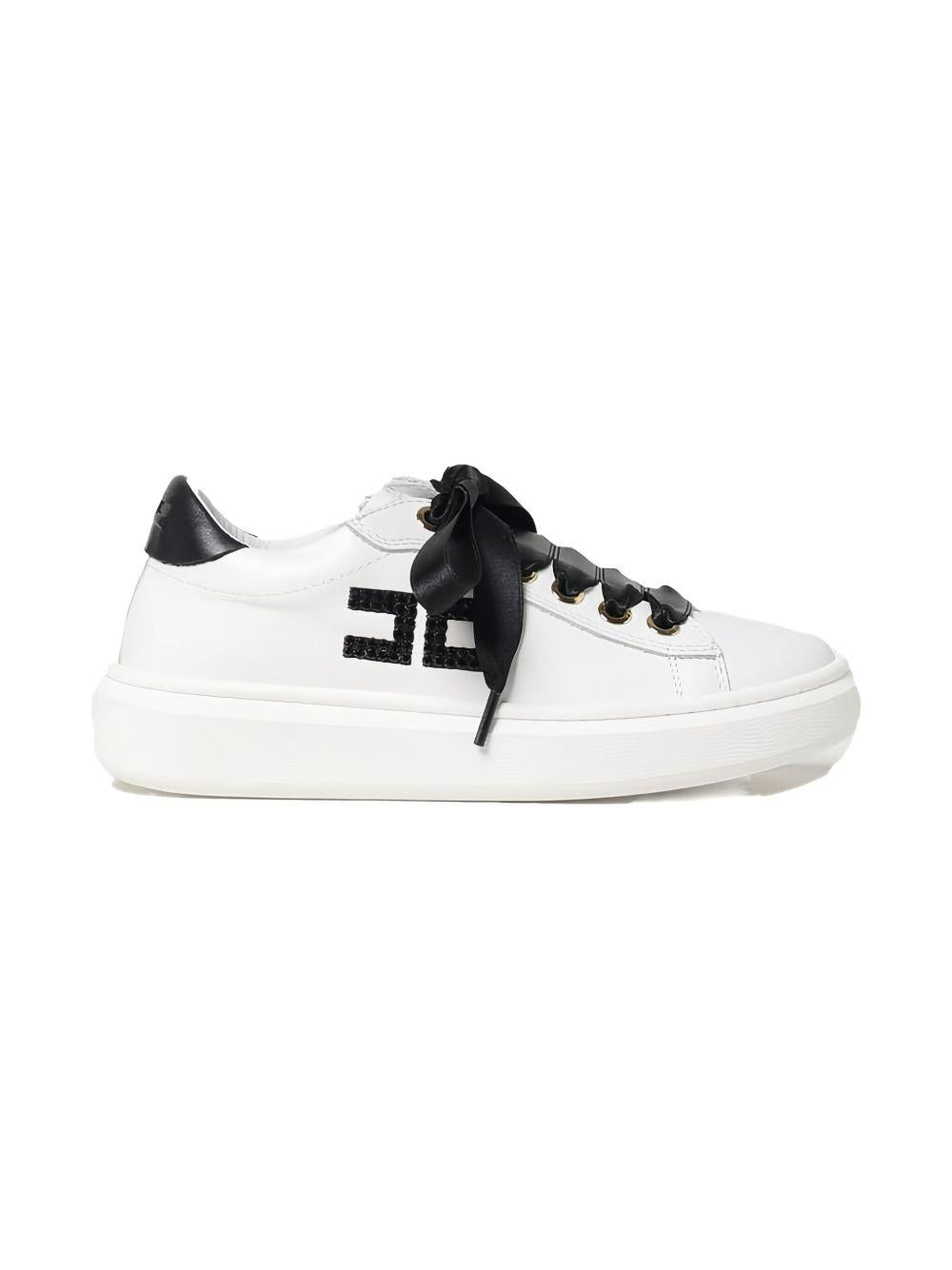 Sneakers bianche con lacci in raso neri