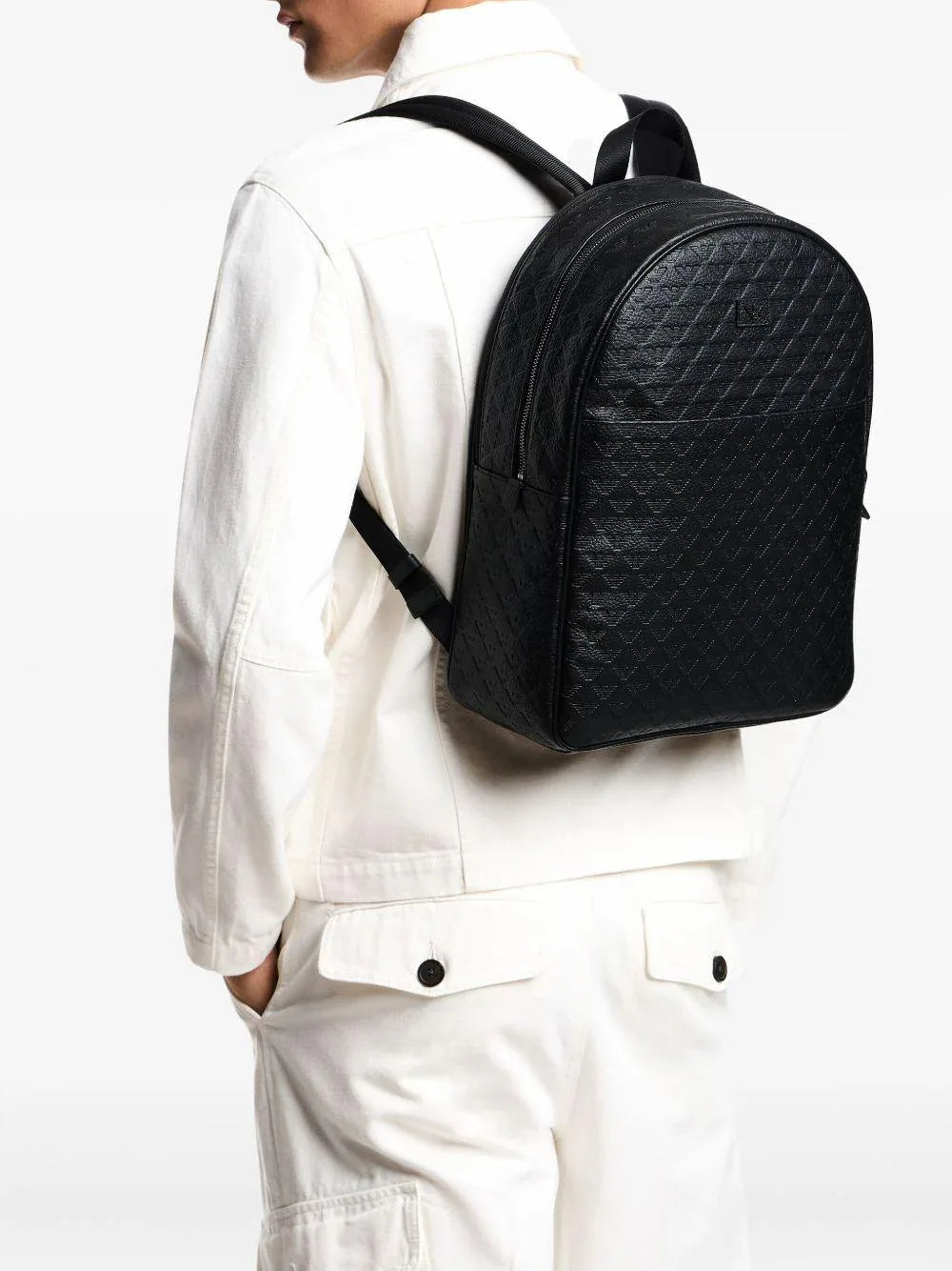 Zaino nero con logo in rilievo e chiusura con zip - Preludio Moda