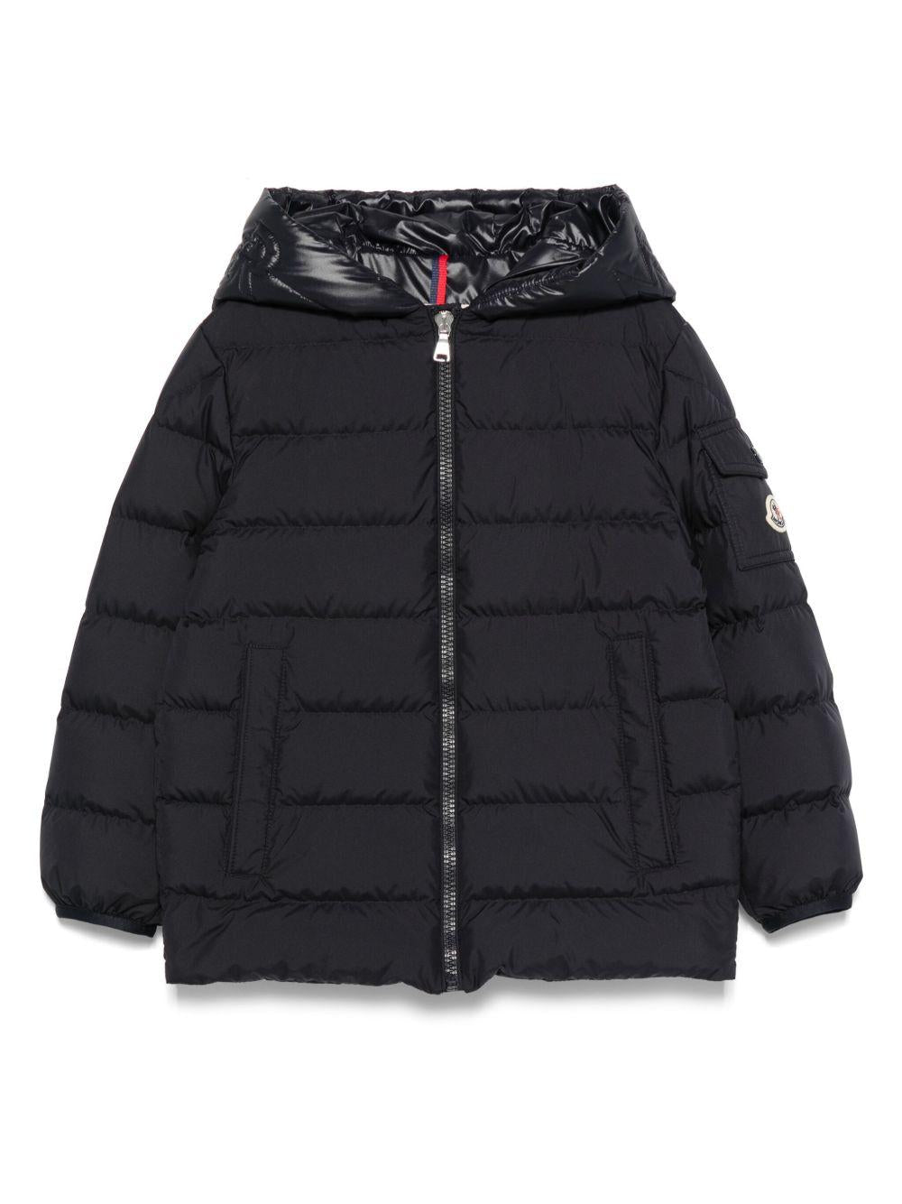 Piumino con Cappuccio e Logo Trapuntato K29541A00004597YW 778 MONCLER KIDS