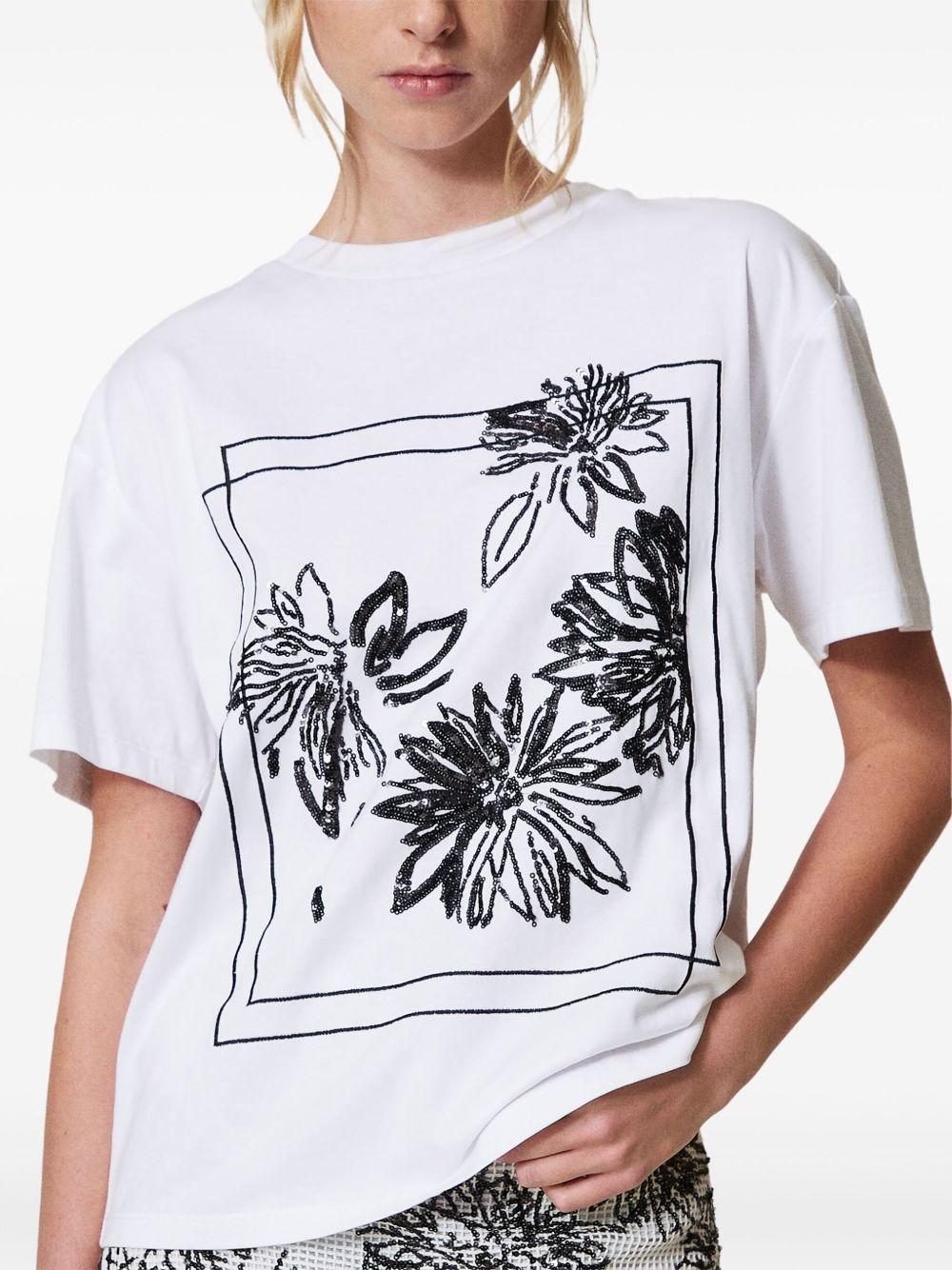 T-shirt bianca con ricami in pailletes