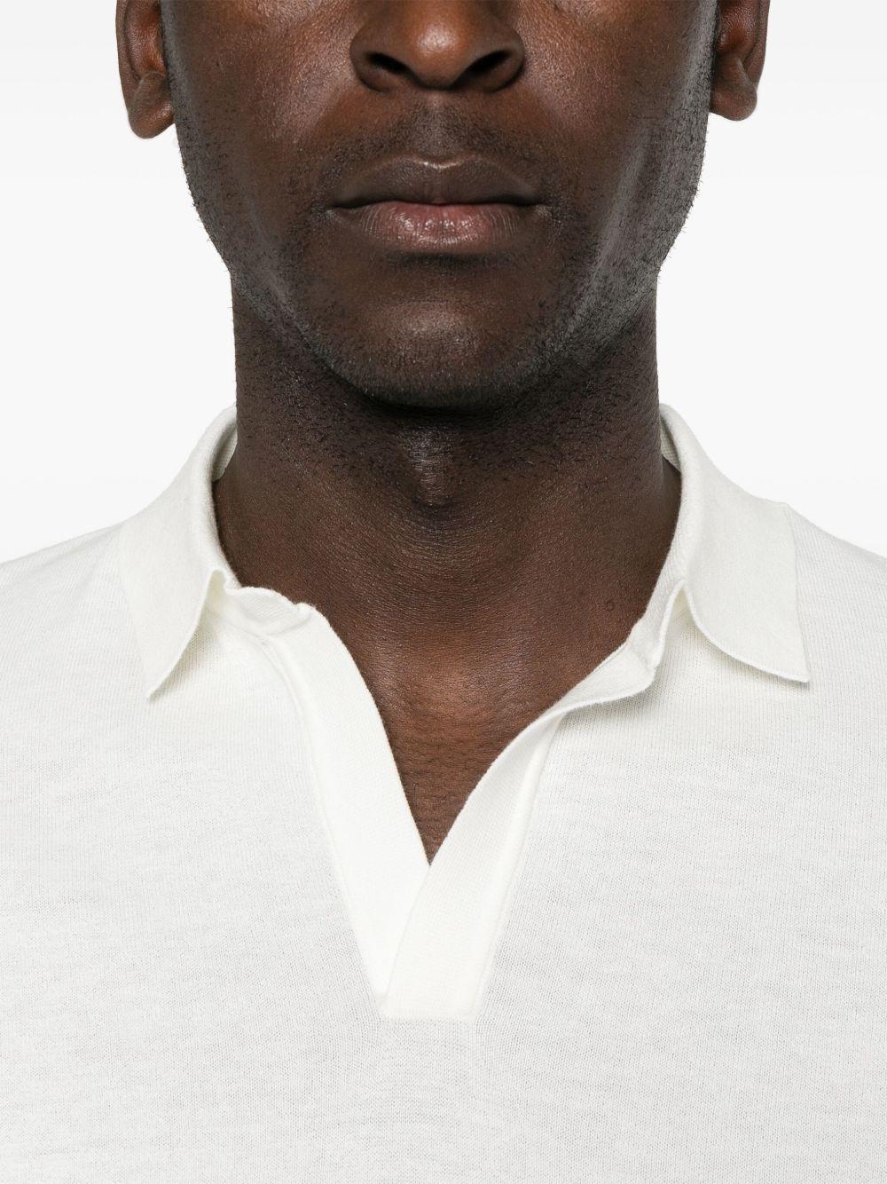 Polo Sloan in maglia bianca