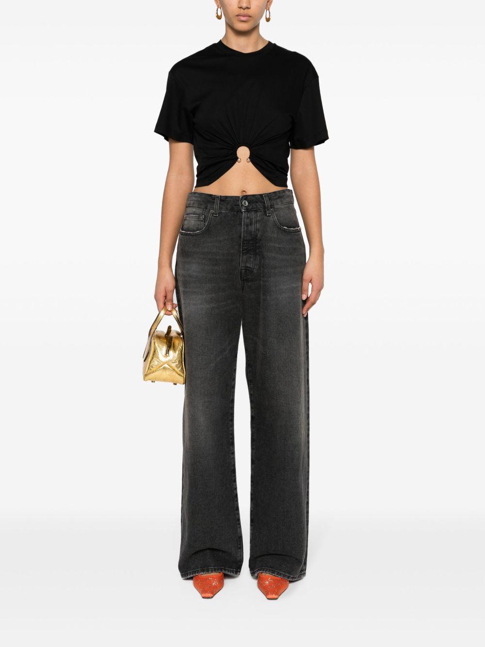 T-shirt nera arricciata con anello