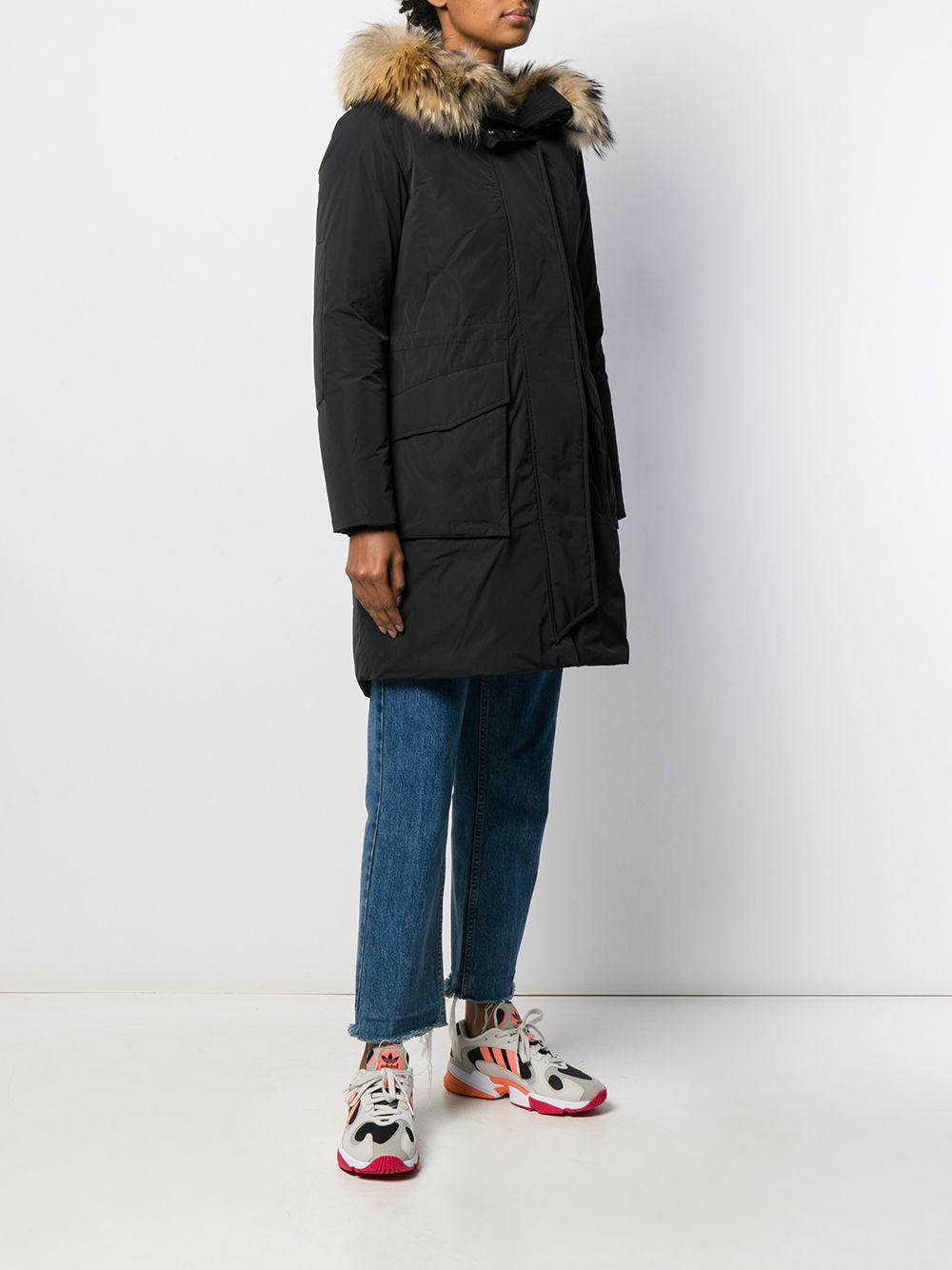 Parka nero lungo con pelliccia