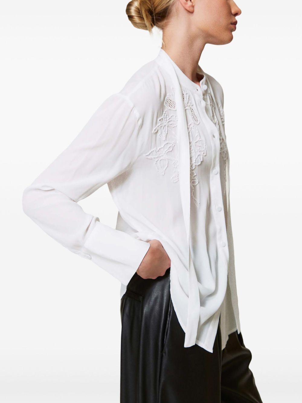 Camicia bianca con ricami