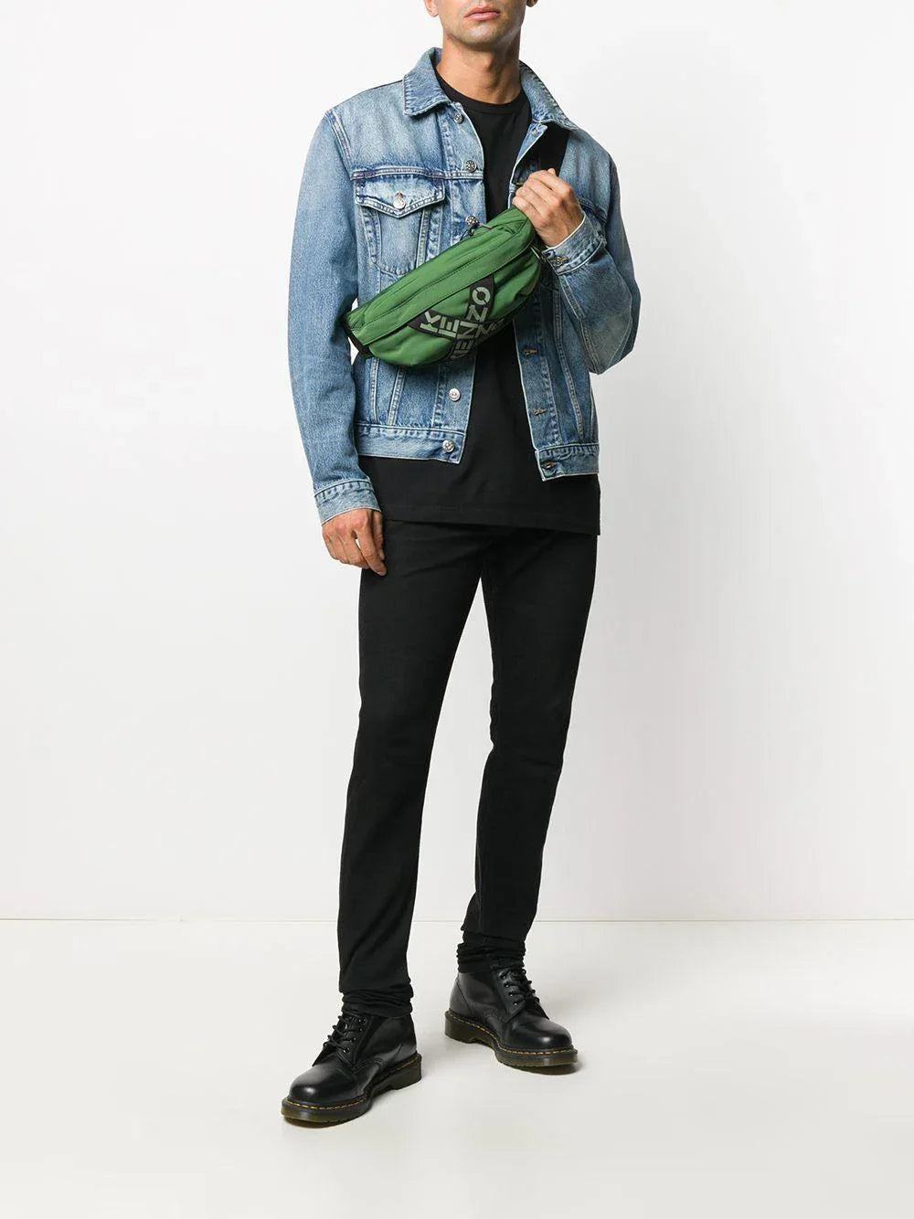 T-shirt nera logo gommato petto - Preludio Moda