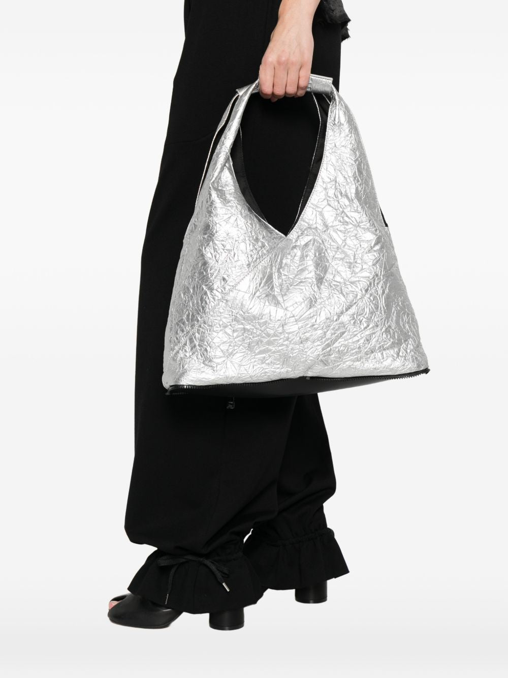 Borsa a spalla in poliuretano con texture metallizzata SA5VL00019P8875 H1145 MM6 MAISON MARGIELA 
