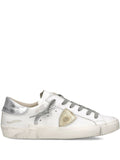 Sneakers in pelle con dettaglio dorato