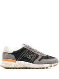 Sneakers in pelle con suola tecnica