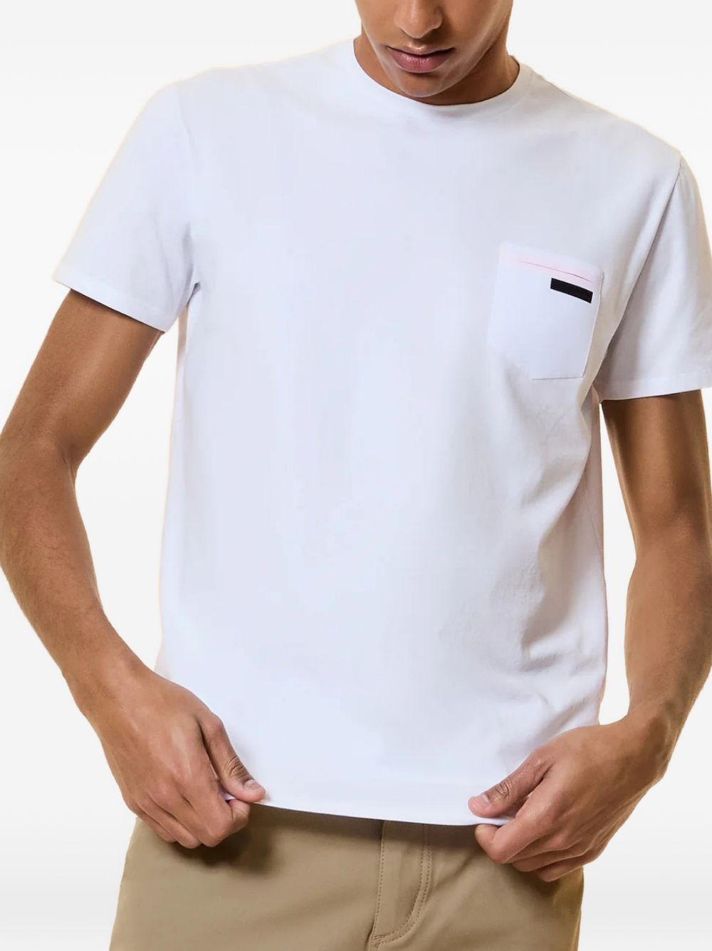 T-shirt girocollo con tasca sul petto 26200 09 RRD 