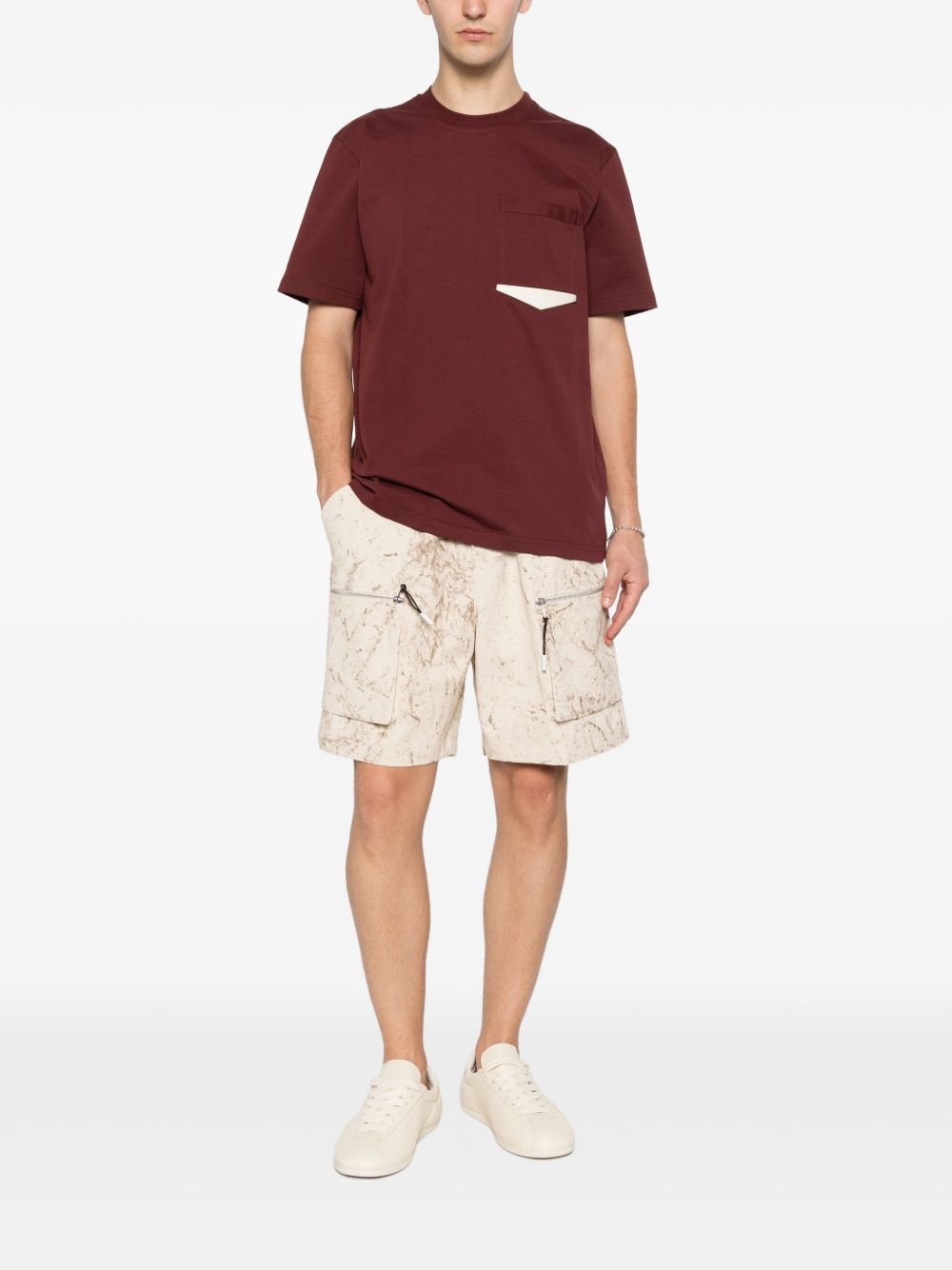 T-shirt in cotone girocollo con patch XM4249 BORDEAU YES LONDON 