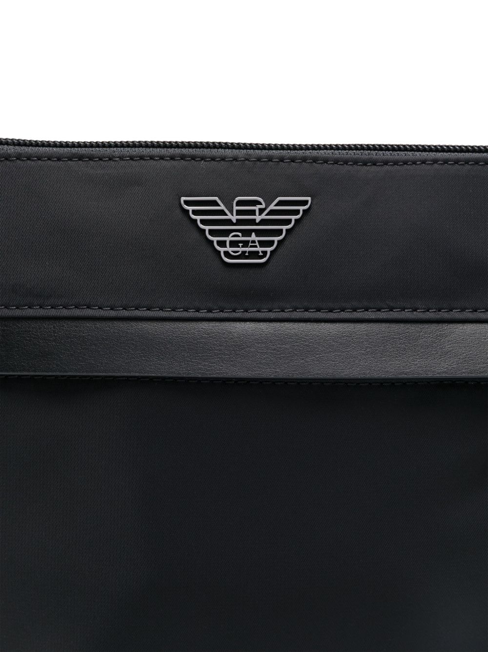 Tracolla nera con logo e chiusura a zip EM001807AF13454 UC001 EMPORIO ARMANI 