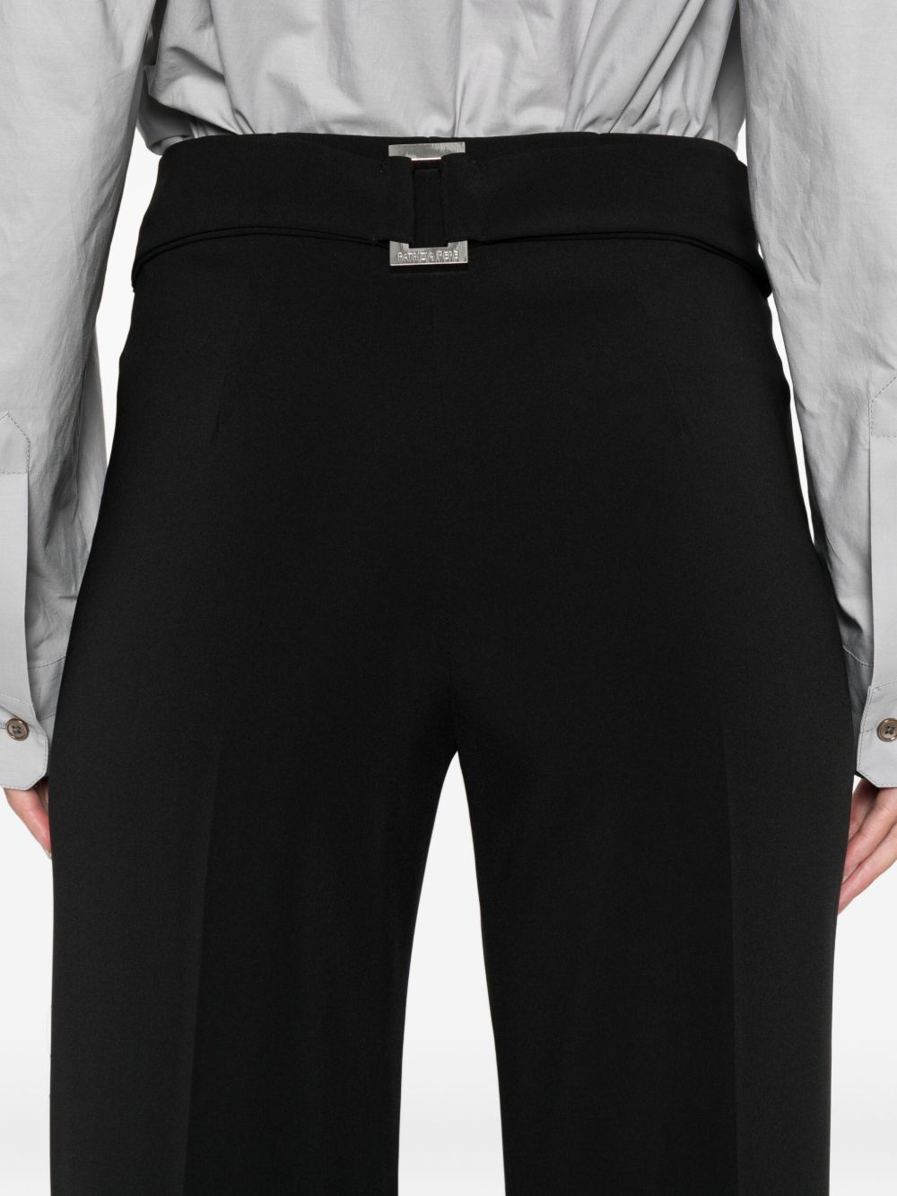 Pantaloni neri svasati con placca logo 8P0731A6F5 K103 PATRIZIA PEPE 