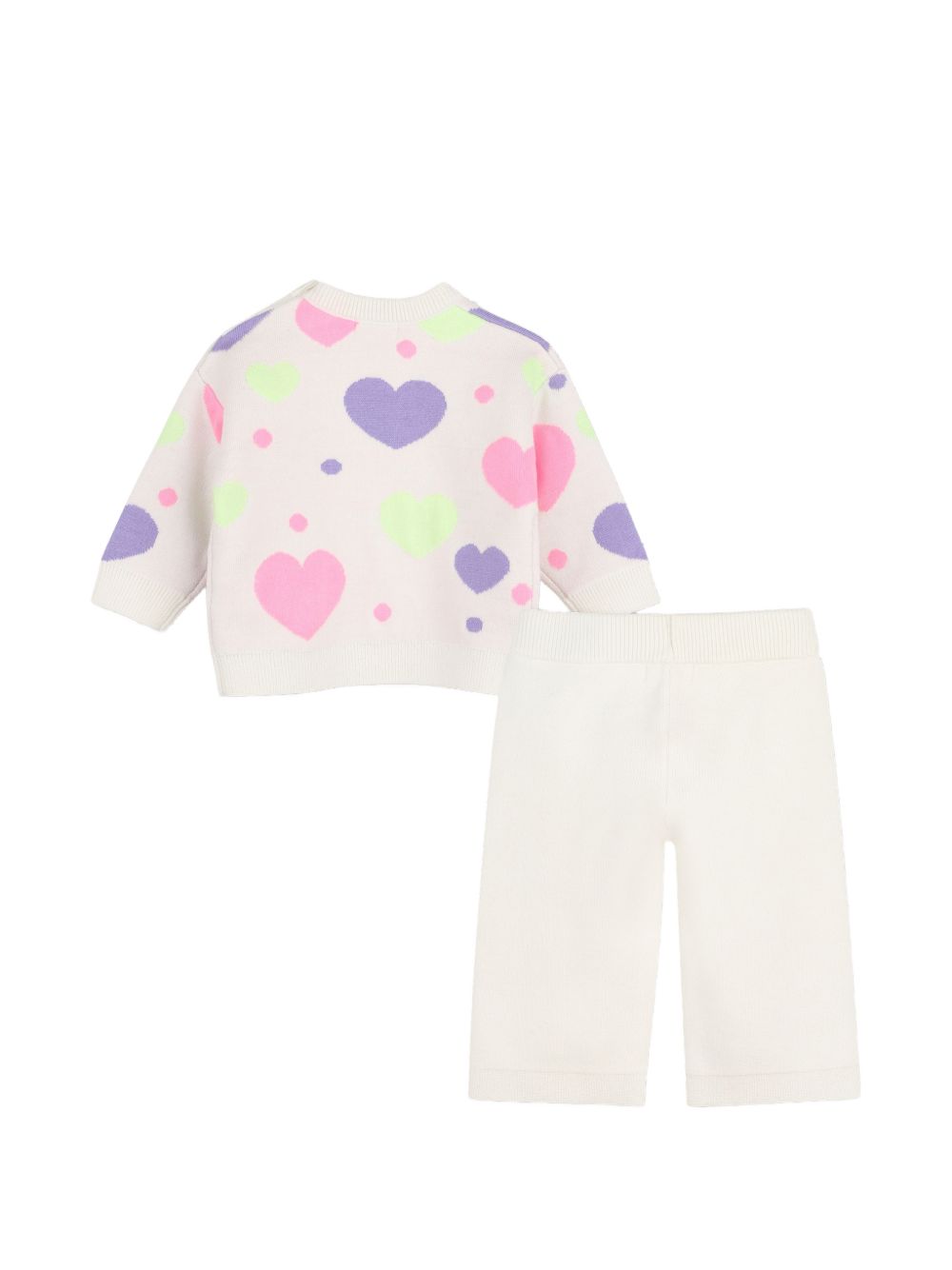 Completo in maglia due pezzi con maglione a maniche lunghe con cuori in jacquard, scollo tondo, chiusura con bottoni sulla spalla. Ampio pantaloni in maglia, vita elastica. U22611 121 BILLIE BLUSH KIDS 