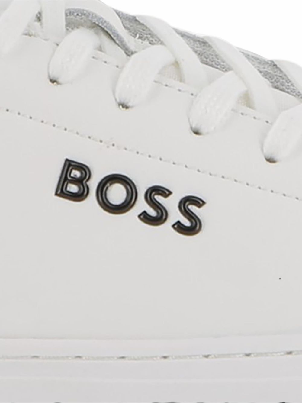 Sneakers in cow nappa leather e textile. Brand printed sul side, al retro e sul tongue. Lace up chiusura. Fodera in textile. Insole in breathable microfiber. Tpr outsole. Mineral tanning. J53248 10P BOSS KIDSWEAR 