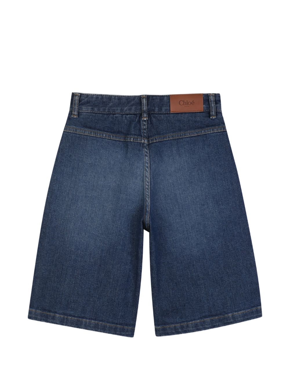 Cotton from organic farming denim shorts, davanti patch tasche con zipped chiusura, chloe branded metal buttons, chloe label in cow leather, vegetal tanning, on retro, vita regolabile con inside elastico band. C21260 Z10 CHLOE KIDS 