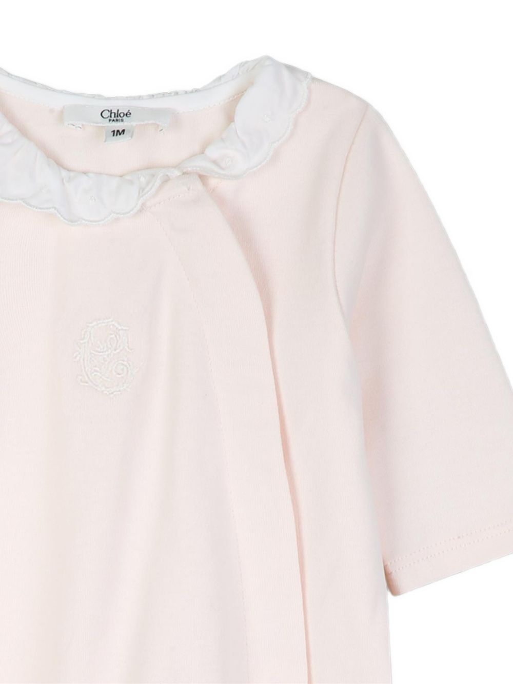 Set of pyjamas, beanie, bib ricamato con chloe "c". Pyjamas : interlock containing cotton from organic farming, con ricamato collar in poplin, containing cotton from organic farming, chloe logo printed con metallic aspect on fondo manica, snapped chi C21367 440 CHLOE KIDS 