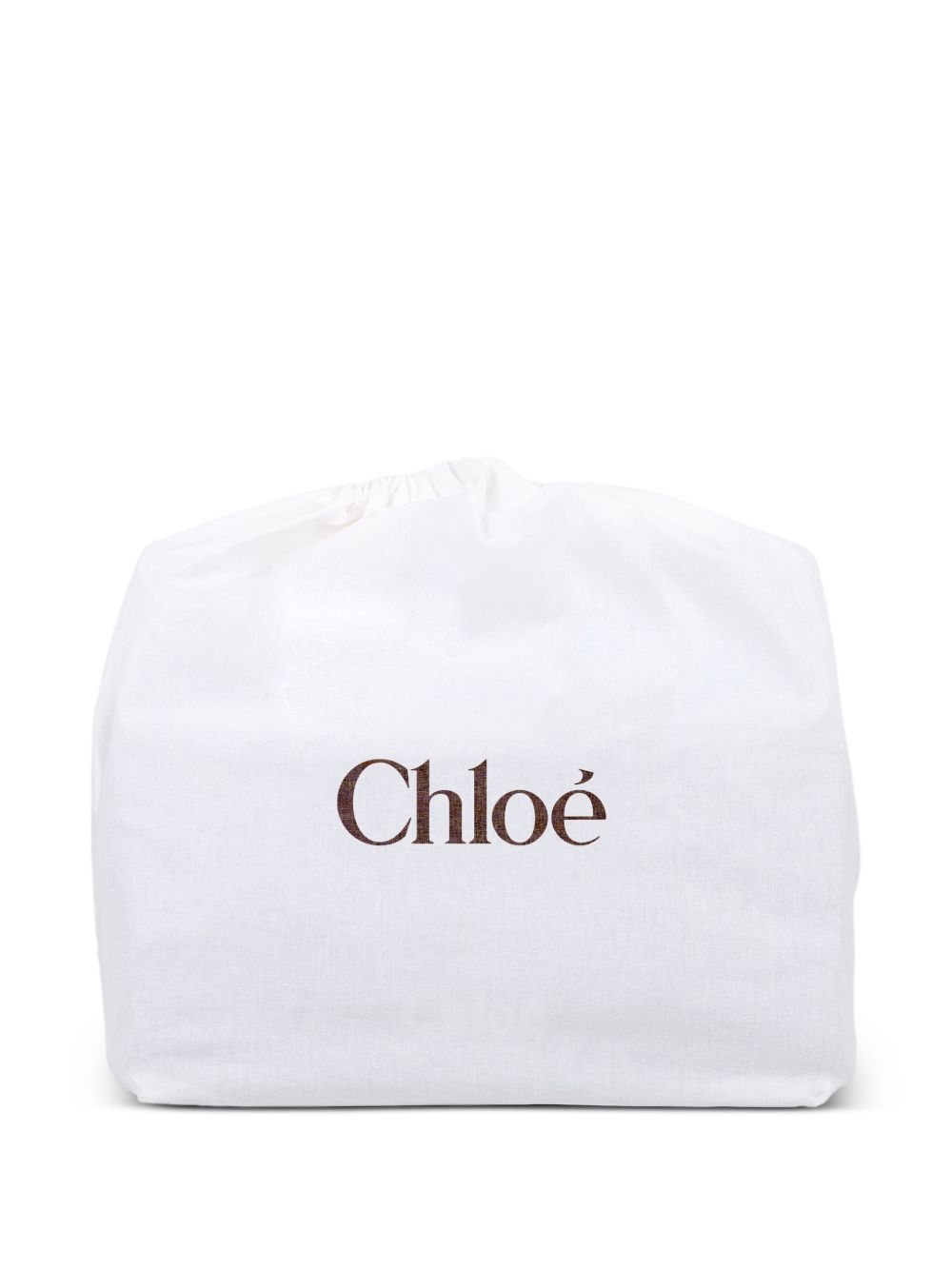 Canvas changing bag, containing cotton from organic farming, goat leather strap e details, davanti e sides multipockets con snaps, cotton twill fodera, patch in goat leather con chloe horse embossed. Dimensions: w41xh33xd15cm. Strap length: 83cm. Sol C21387 859 CHLOE KIDS 