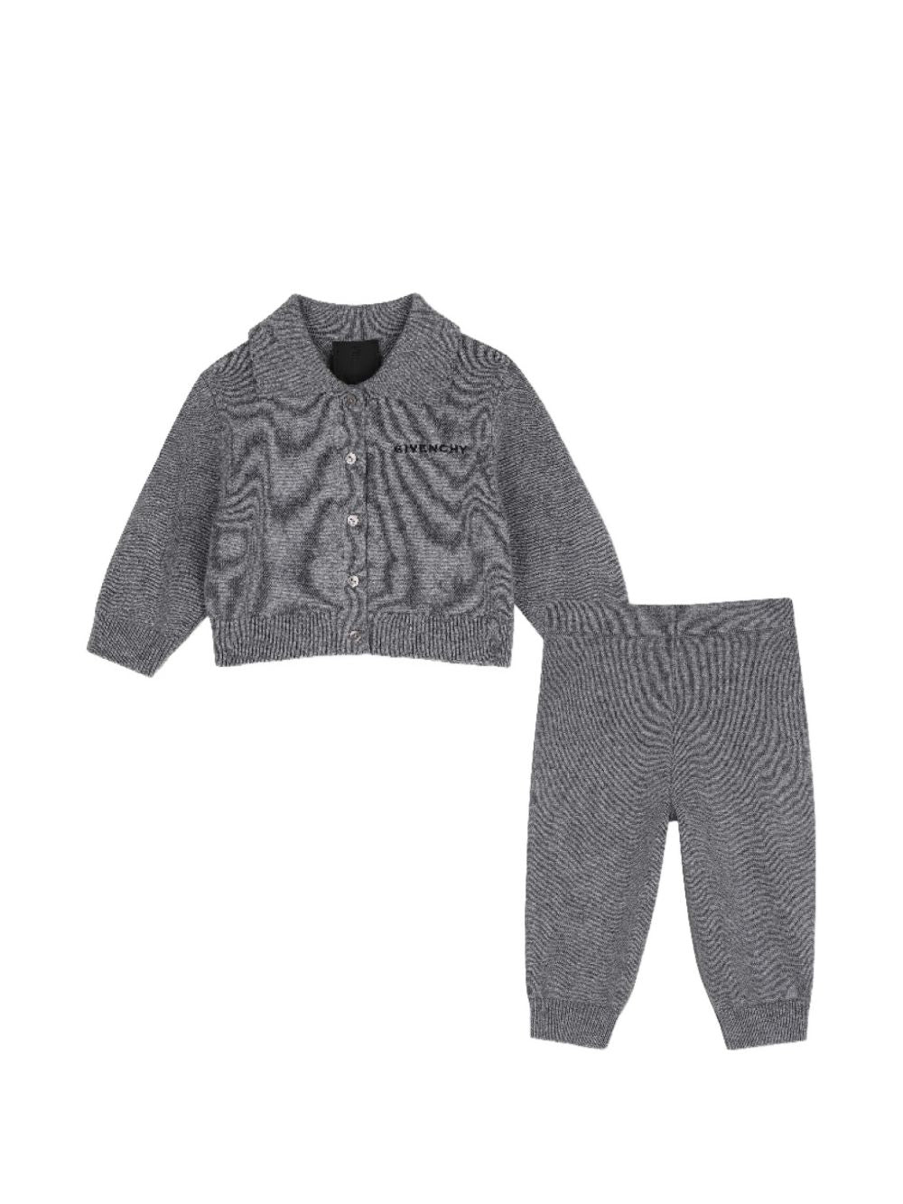 In maglia set of cardigan e pantaloni, in jersey 95% cotton e 5% cashmere. Cardigan, middle davanti tone on tone buttonned. Color contrasted, givenchy logo ricamo at davanti chest. Pantaloni con vita elastica e color contrasted givenchy logo ricamo. H31295 A47 GIVENCHY KIDS 