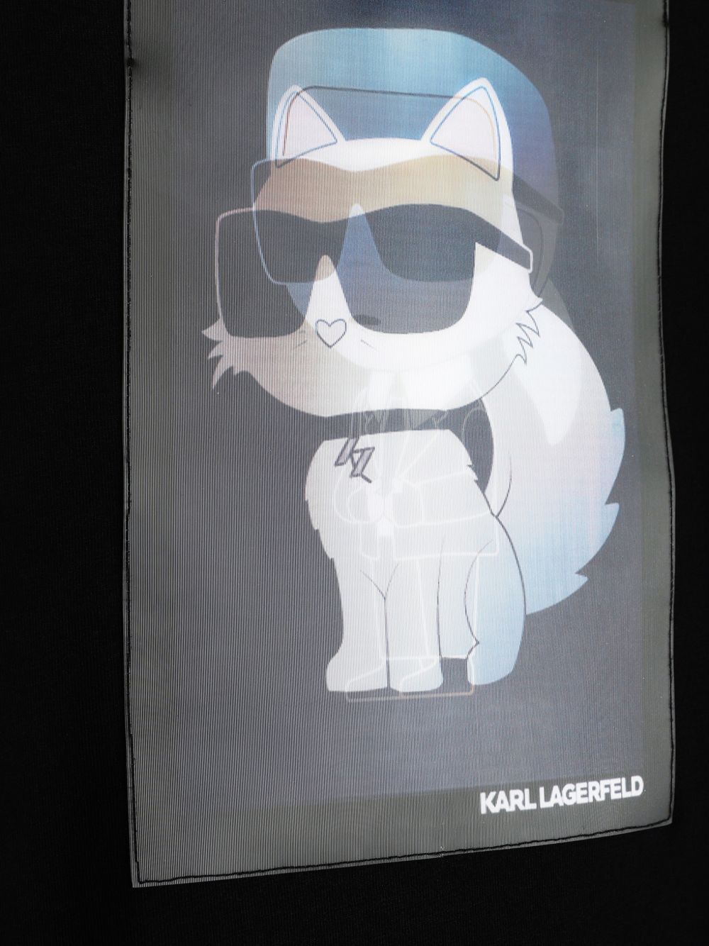 Long-maniche jersey t-shirt con cottton coming from organic farming. Choupette illustrazione sul davanti con lenticular effect. Karl lagerfeld logo illustrazione sul retro. Z31314 09B KARL LAGERFELD KIDS 