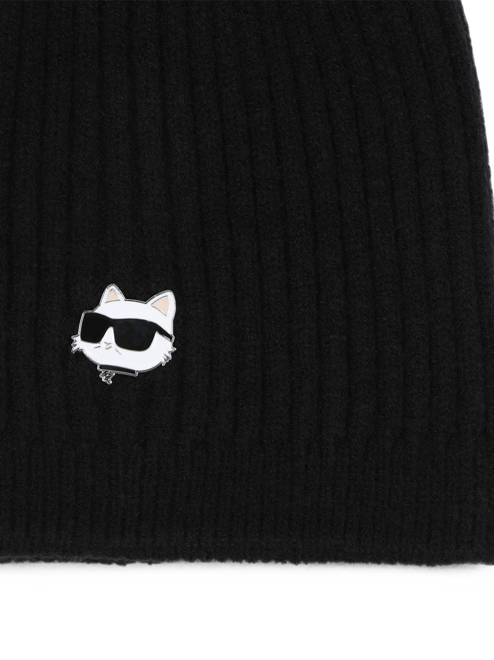 Knit beanie in double layer. Pompom in mesh e choupette badge. Rubber branded label on side. (pc/pa/pl) Z31425 09B KARL LAGERFELD KIDS 