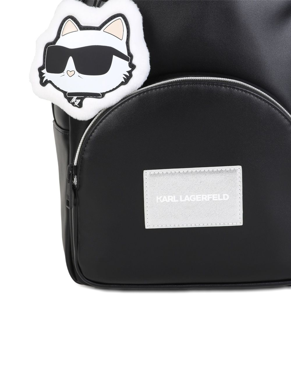 Backpack in simili. Branded silicone's badge. Removable eco-pelliccia choupette key charm. Padded retro e spalla straps, for better comfort. Zips chiusura. Branded fodera. Branded label on side. Dimensions : 32x22x13.5cms. Z31440 09B KARL LAGERFELD KIDS 