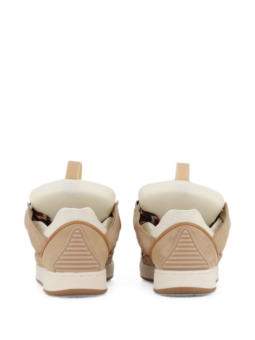 Low-top trainers in goat leather sul sides e sheep leather sul davanti, padded tongue con lanvin label, textile fodera, cow leather insole, rubber sole con logo, pair of flat laces con chevron pattern e stitched finish. Sold in a branded shoe box con N30458 P51 LANVIN KIDS 