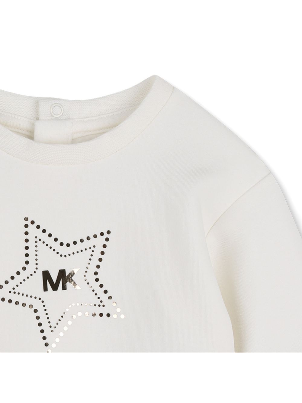 Sweatshirt e pantaloni set. Double jersey sweatshirt con a snaped opening sul retro e illustrazione 'mk star' con gold effetto metallizzato sul davanti. Pantaloni in denim con turn-ups con all-over "mk" illustrazione in laser treatment. Vita elastica R30840 Z10 MICHAEL KORS KIDS 