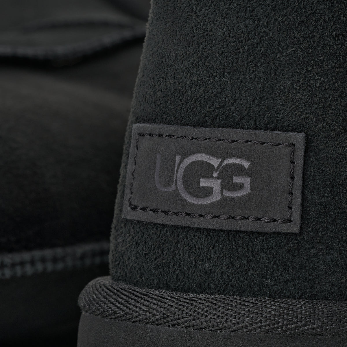  1182132 BLK UGG 