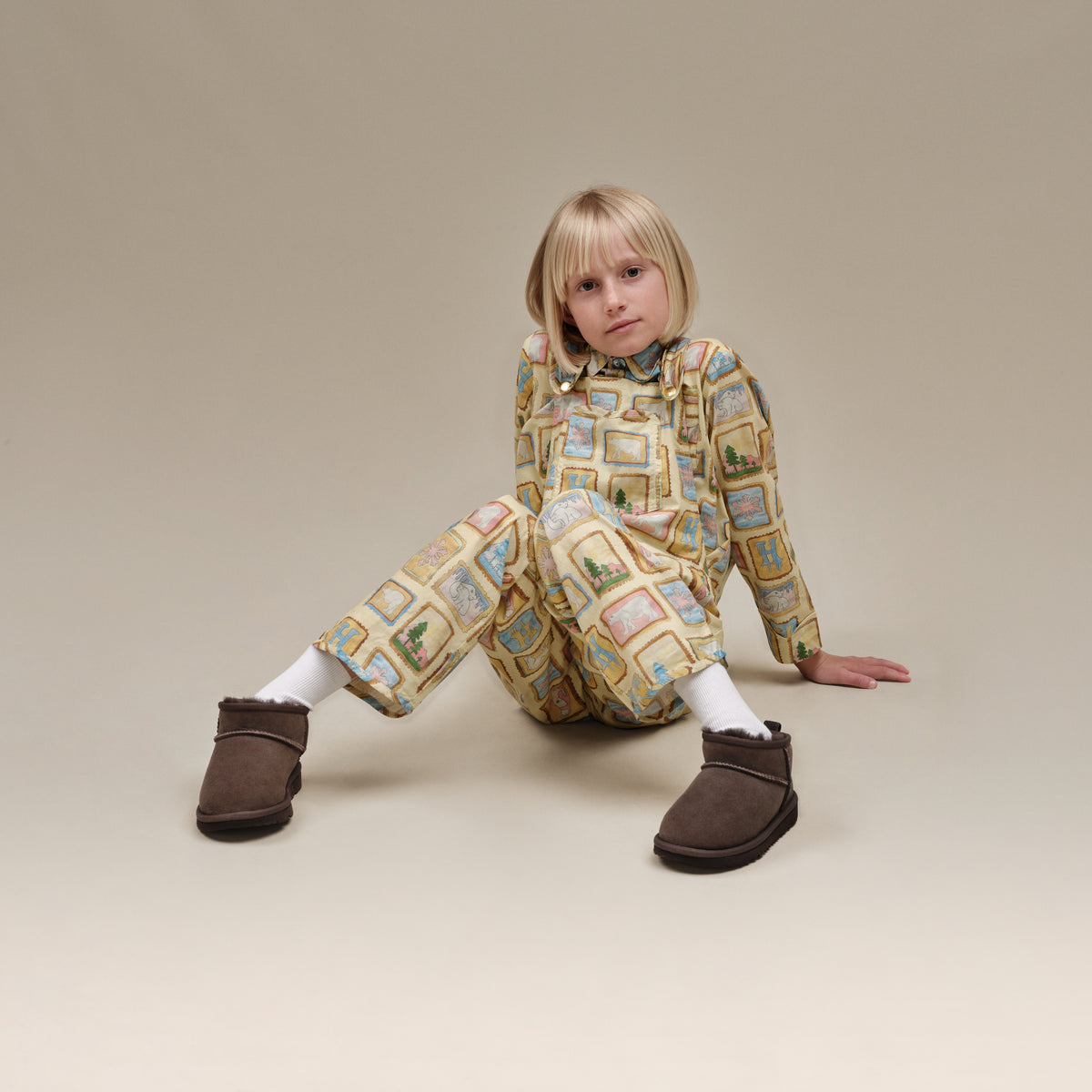 Stivaletto con etichetta posteriore marrone scuro 1130750K BCDR UGG KIDS 