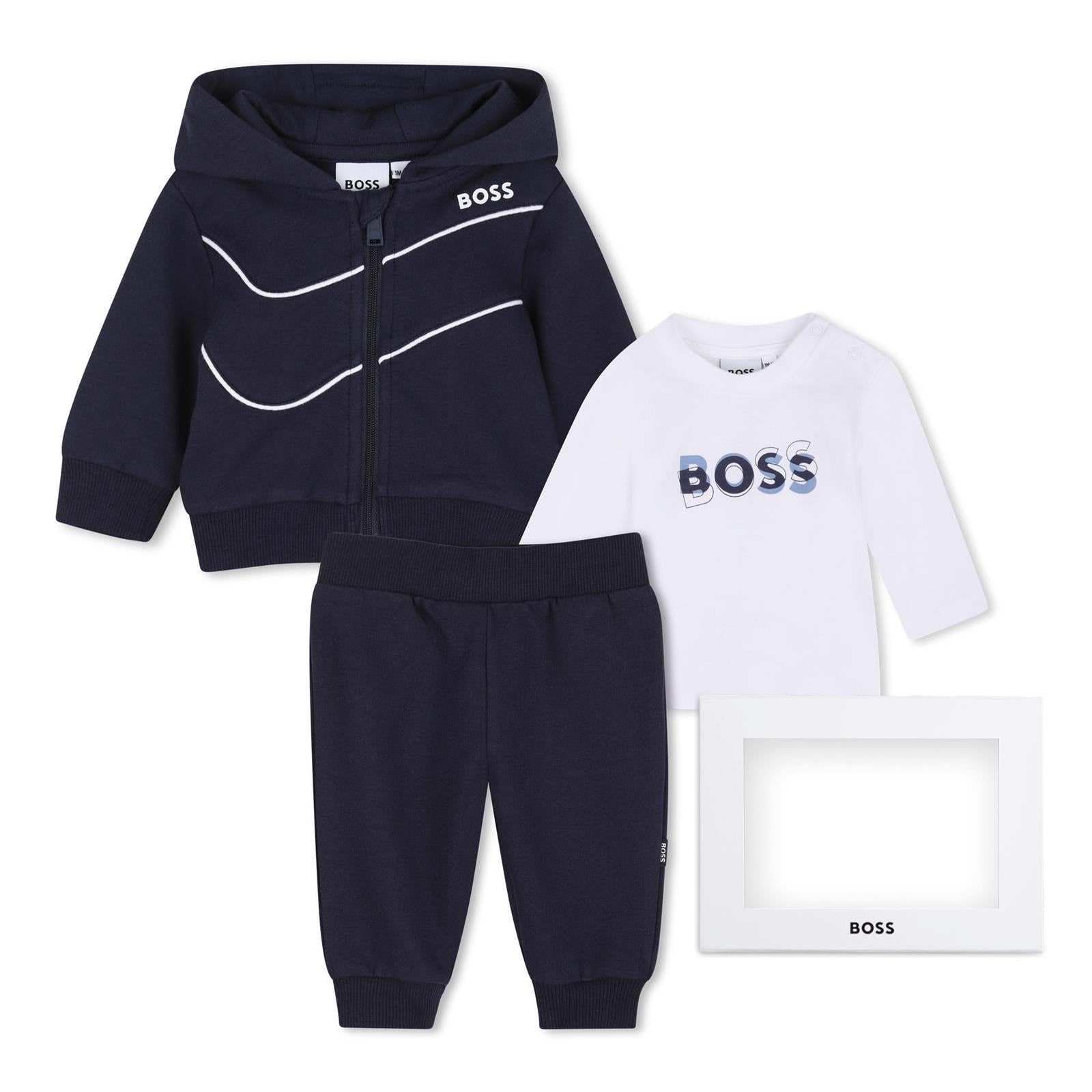 Cardigan, pantaloni e t-shirt set. Cardigan e pantaloni in brushed organic cotton e elastane fleece, elastico collar, hem, vita, polsini e ankles, con cappuccio cardigan con zip chiusura, rounded piped cutout sul chest, boss logo printed sul chest, w J53307 849 BOSS KIDSWEAR 