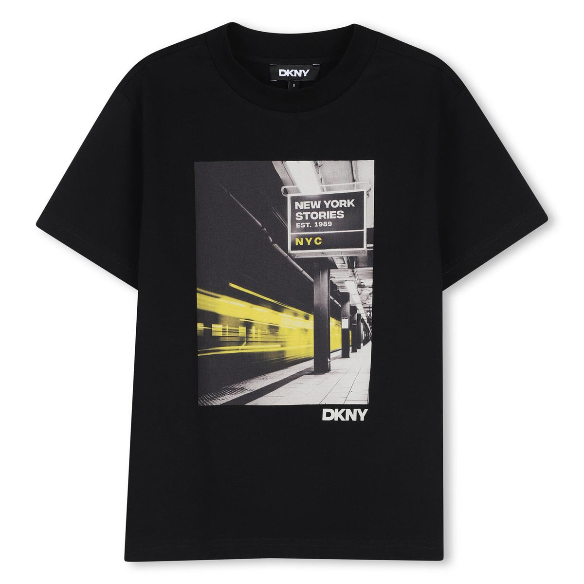 Maniche corte t-shirt in jersey 100% cotton from organic farming. Printed dkny illustrazione sul davanti. D62873 09B DKNY KIDS 